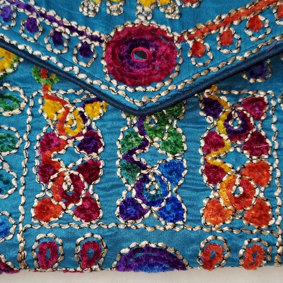 Decorative colorful embroidered clutch - Picture 4 of 6